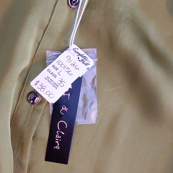 Violet & Claire, Silky Flutter Sleeve Blouse, Sz L, NWT - Picture 5 of 11